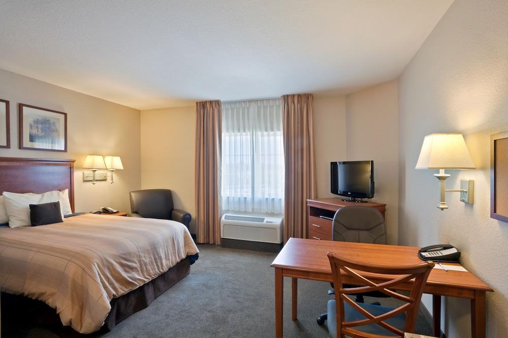 Hotel Candlewood Airport By Ihg