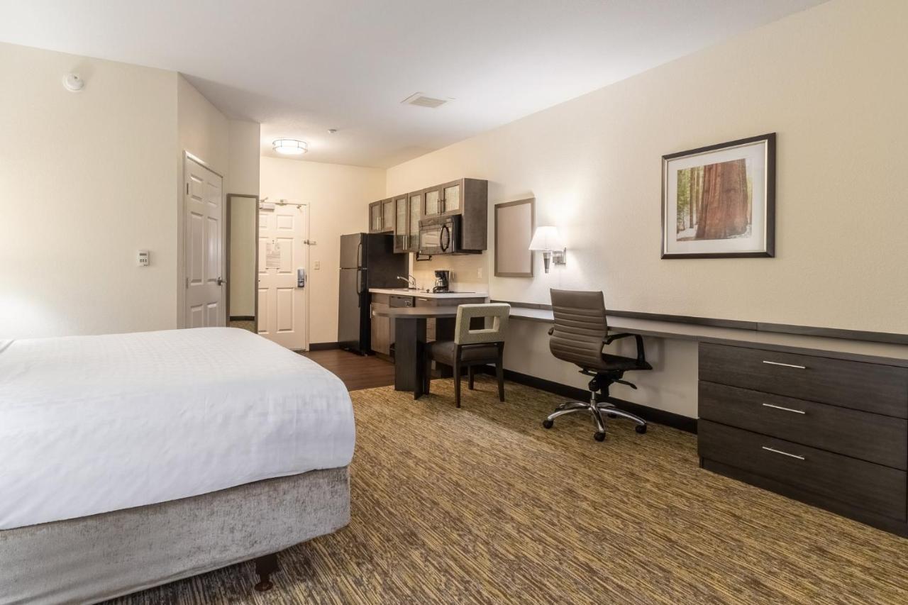 Candlewood Airport By Ihg Hotel 3*