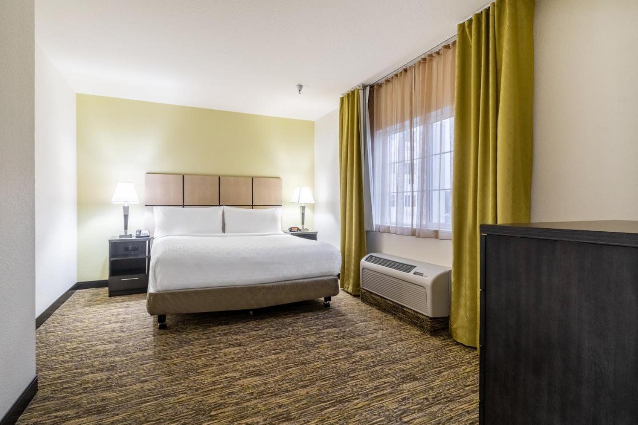 Hotel Candlewood Airport By Ihg 3*