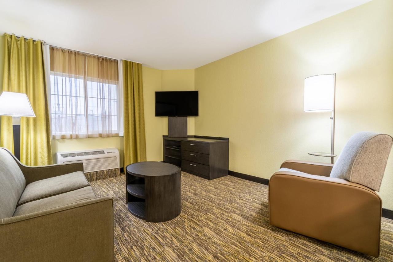 Hotel Candlewood Airport By Ihg 3*