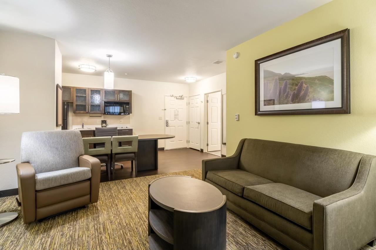 Candlewood Airport By Ihg