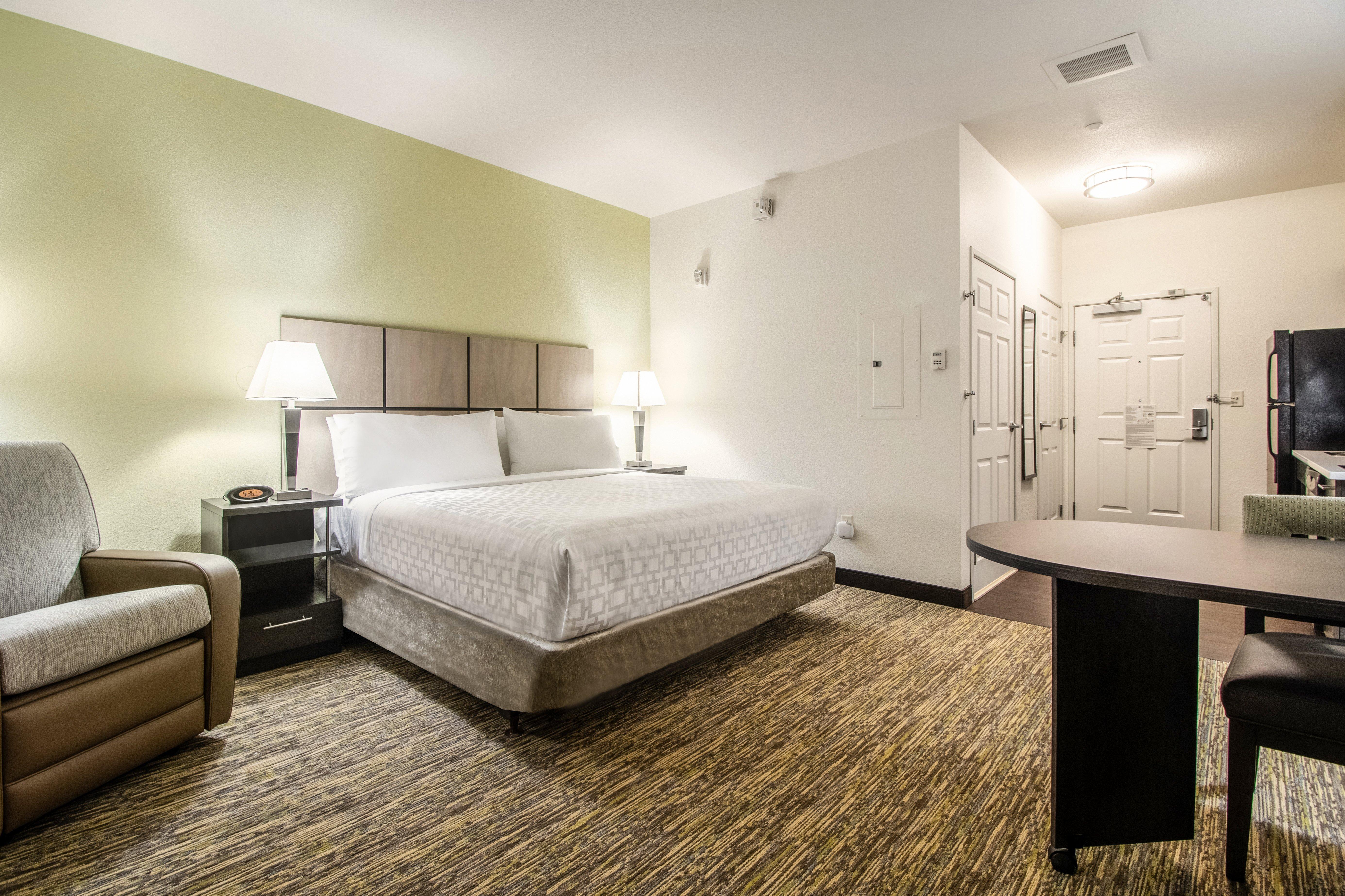 Hotel Candlewood Airport By Ihg