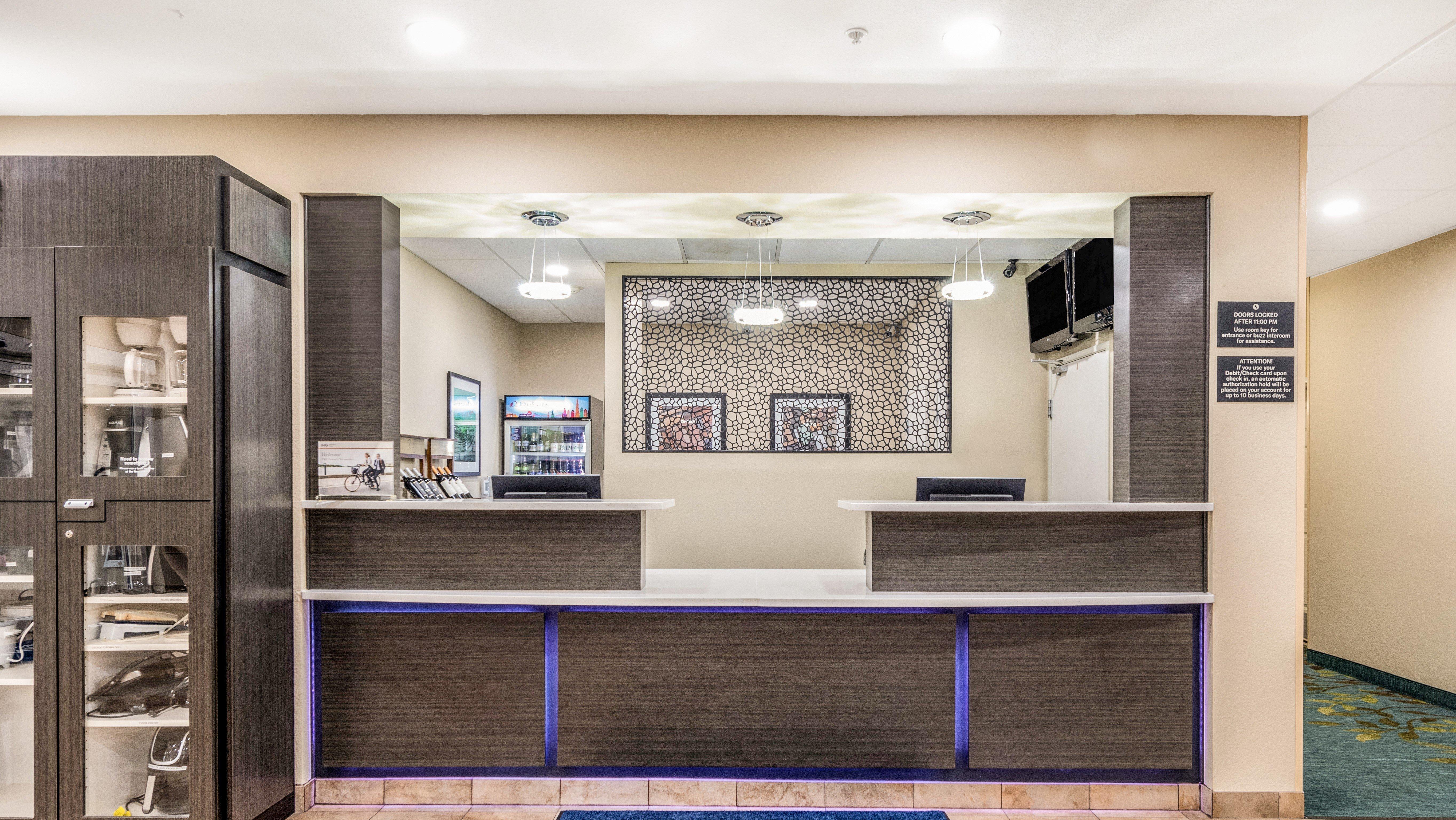 Candlewood Airport By Ihg Hotel 3*