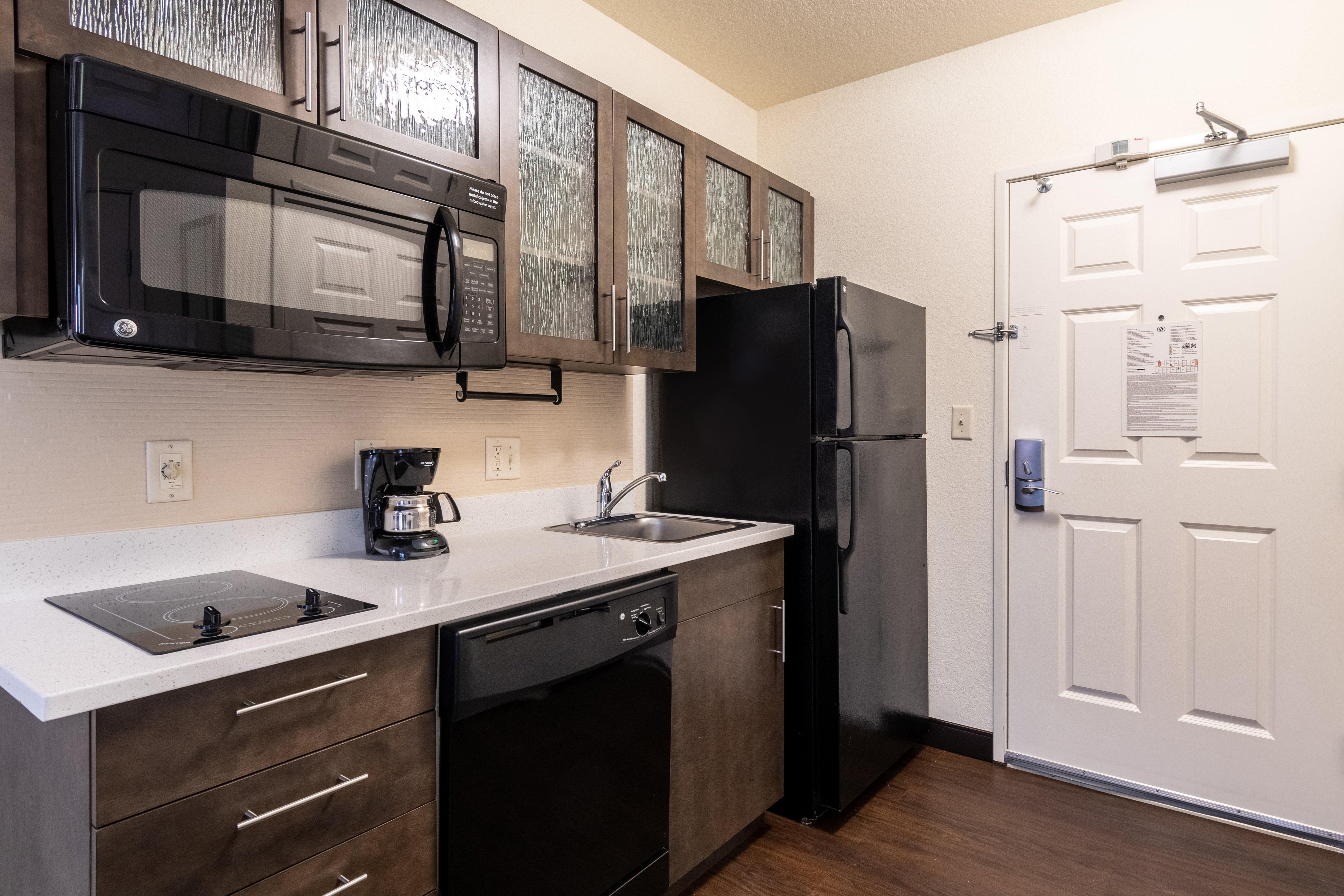Hotel Candlewood Airport By Ihg 3*