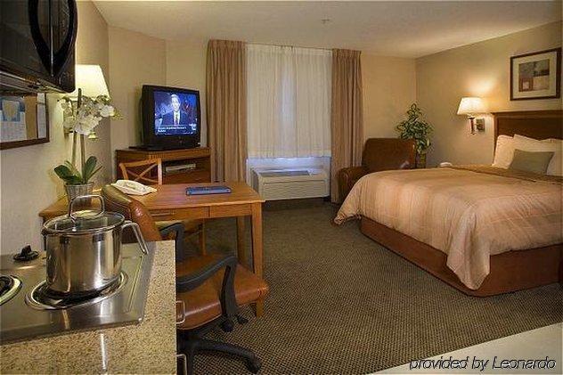 Hotel Candlewood Airport By Ihg