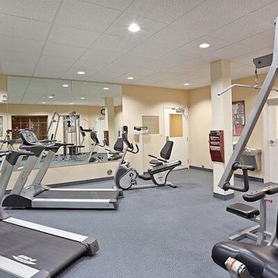 Candlewood Airport By Ihg Hotel