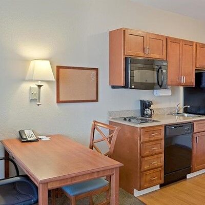 Candlewood Airport By Ihg Portland